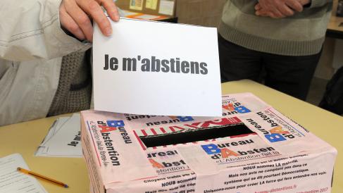 Un bureau abstentionniste à Villerversure dans l\'Ain, le 7 mai 2017.