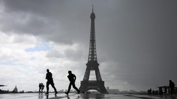 Une vue de la tour Eiffel, le 6 juin 2017 à Paris.